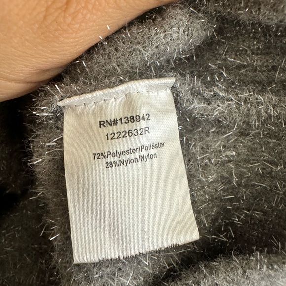 On 12th Cropped top Fuzzy Silver Sweater - Picture 5 of 5